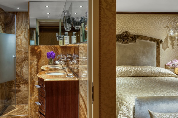 Uniworld Boutique S.S. ANTOINETTE Suite 21.jpg